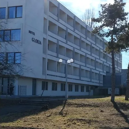 Gloria 3*